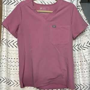 FIGS Catarina One-Pocket Scrub Top - Chalk Pink